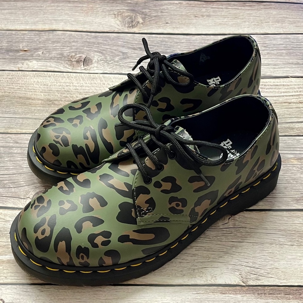 Dr. Martens 27686 Skull Leopard Print Oxfords Black Shoes Men's 7 / Women's 8